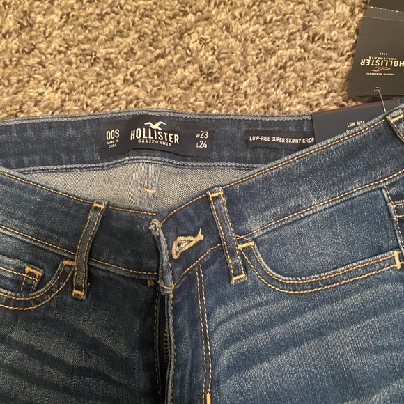 NWT Hollister Jeans - Picture 3 of 4